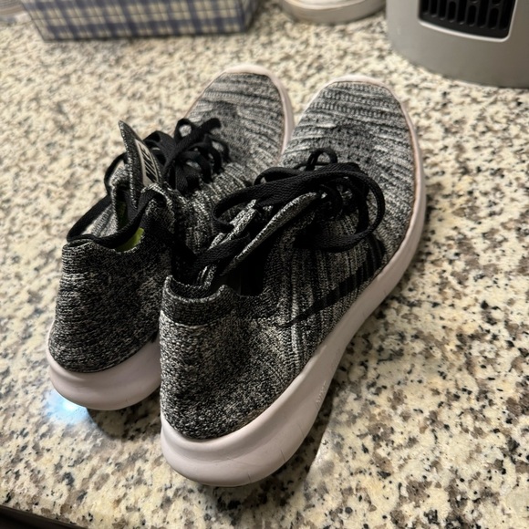Nike flyknit shoes - Picture 1 of 3